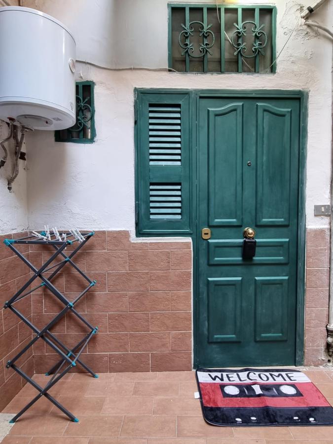Donnaluisa Apartment Naples Luaran gambar