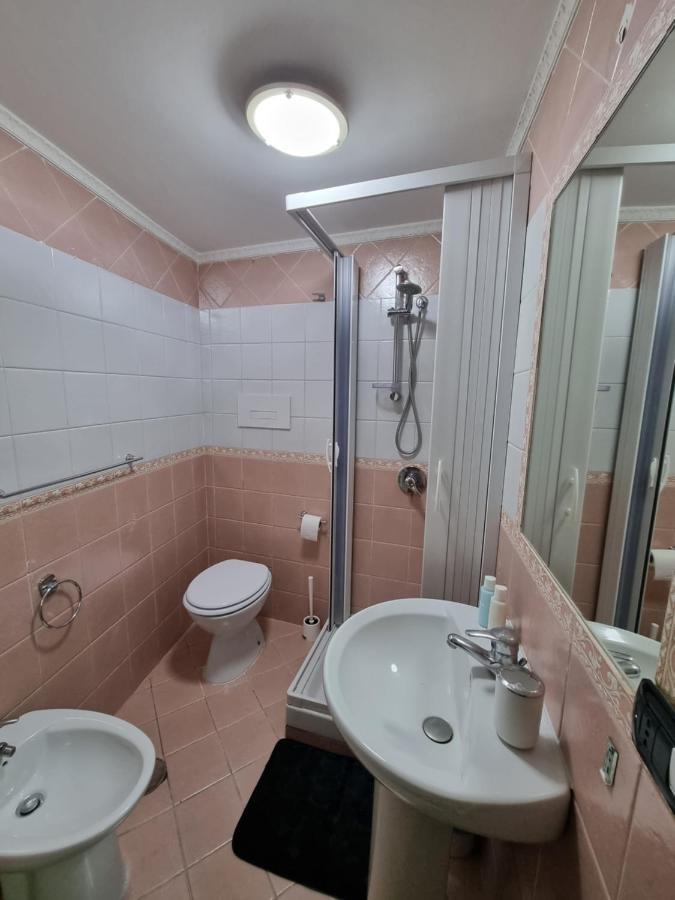 Donnaluisa Apartment Naples Luaran gambar