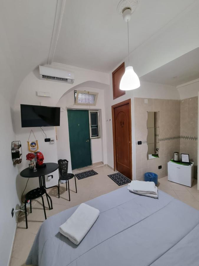 Donnaluisa Apartment Naples Luaran gambar